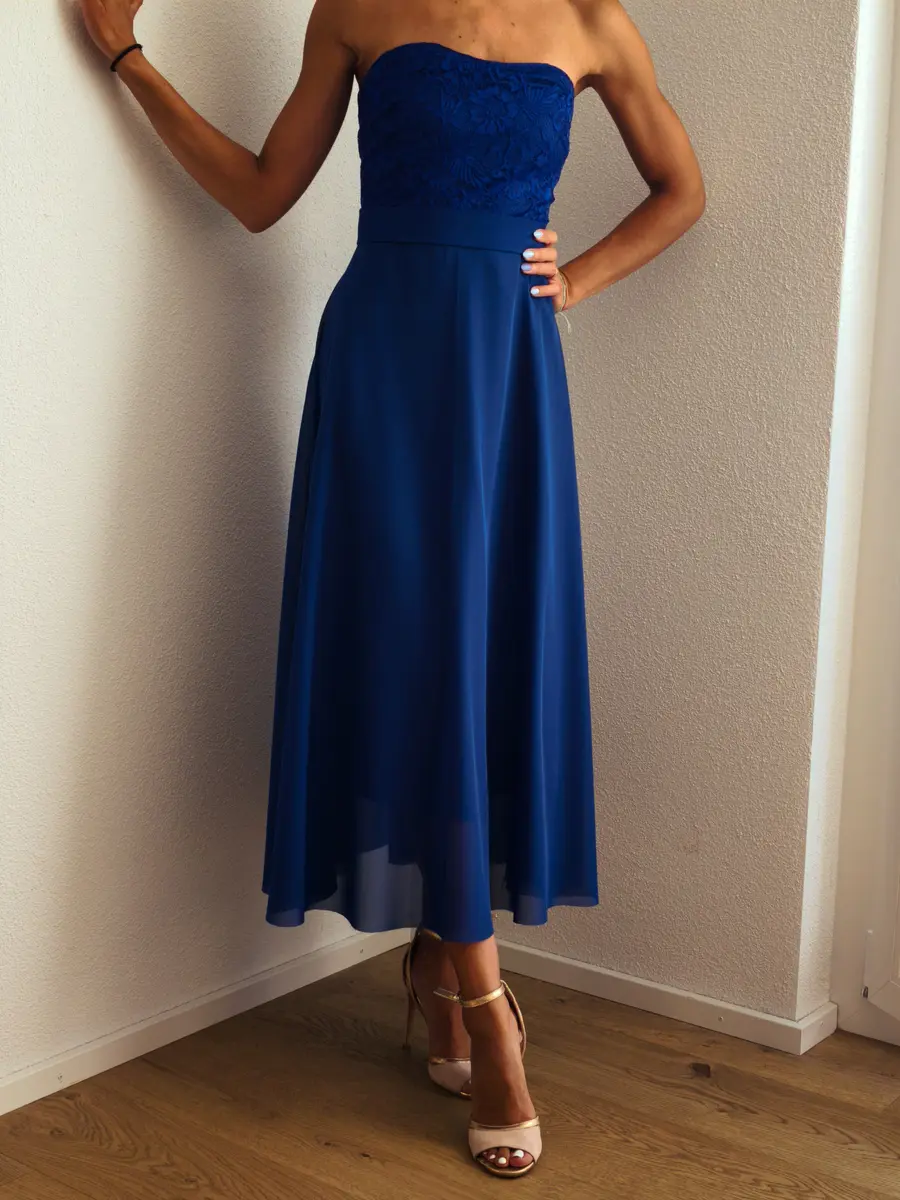 Blaues Abendkleid mit Spitzenoberteil