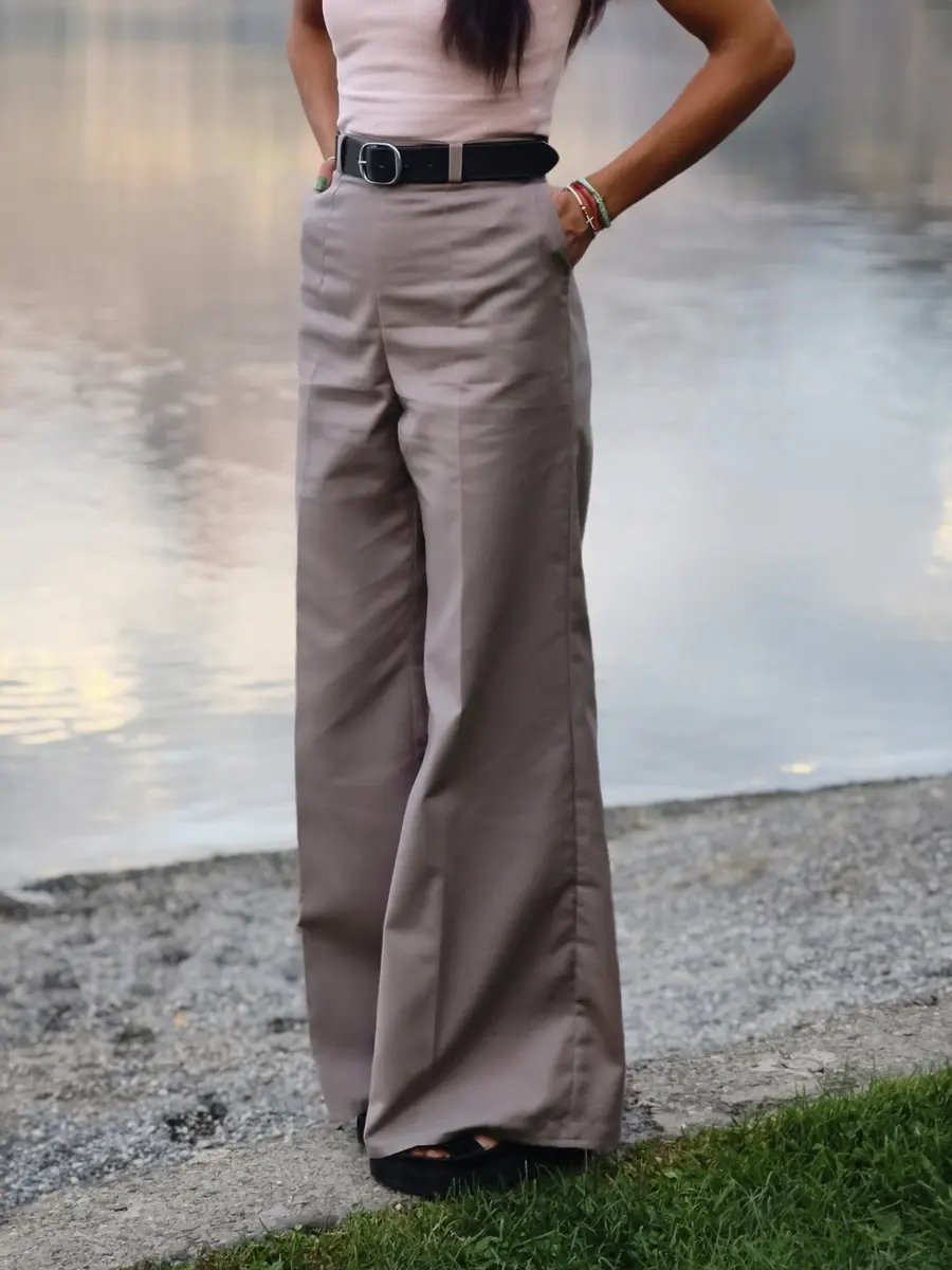 Weite Hose in Taupe als Eigenanfertigung